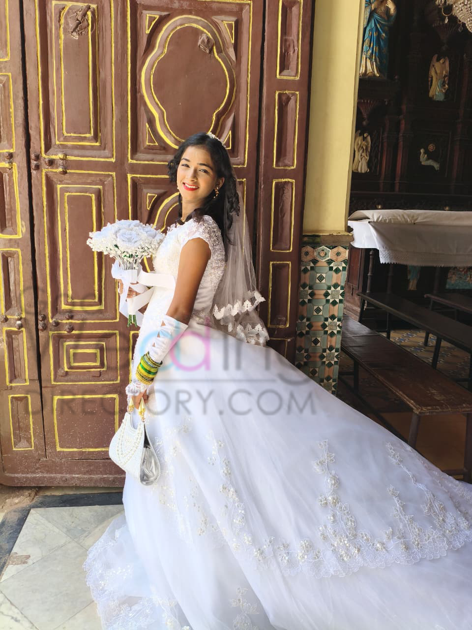 White trail bridal gown Taleigao