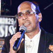 MC Desmond Santamaria