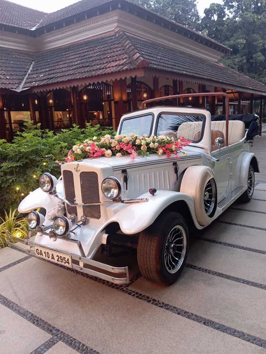 Ozzies Antique : Luxury & Vintage Cars for Hire at Weddings and All Occasion in Goa