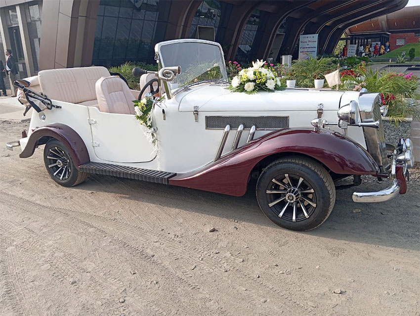 Ozzies Antique : Luxury & Vintage Cars for Hire at Weddings and All Occasion in Goa