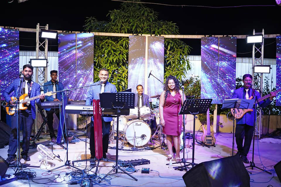 Square Heads Wedding Band in Goa 
